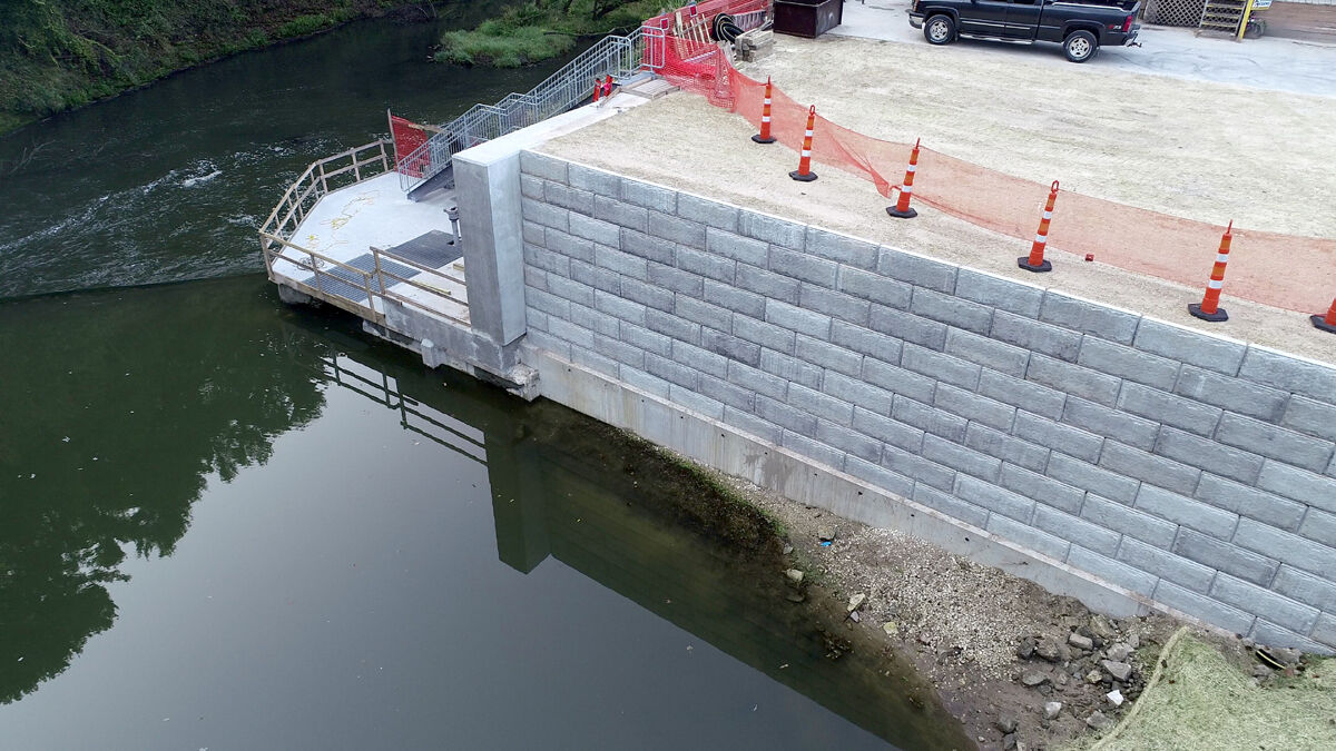 Aerial view of the VERSA-LOK Bronco 18H wall at the Galesville DamAerial view of the VERSA-LOK Bronco 18H wall at the Galesville Dam.